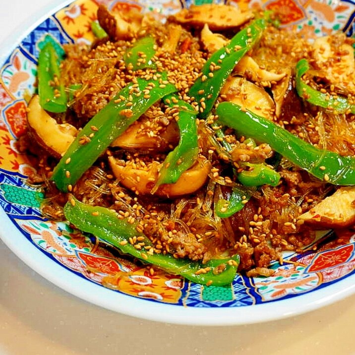 ご飯が止まらない！椎茸とひき肉と春雨のピリ辛炒め